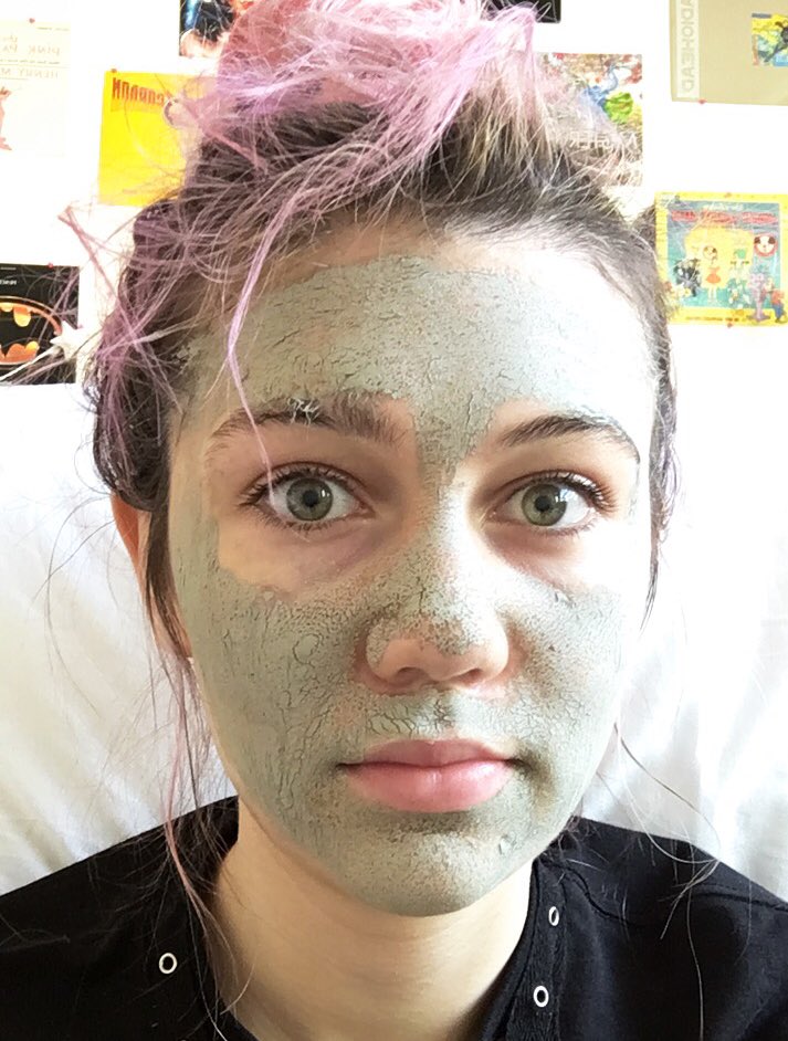 jessiepaege's tweet photo. why do I look like pepe the frog https://t.co/mqPMURn264