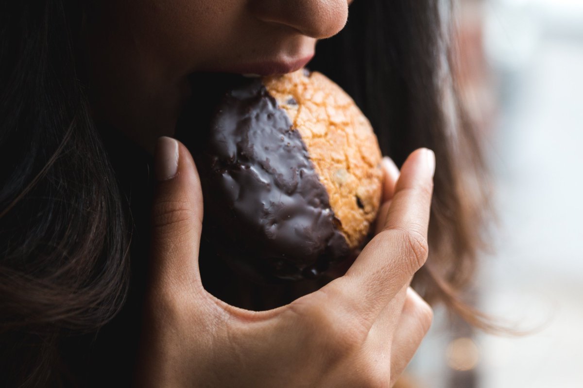 RegalMatinal's tweet photo. La croustillance et divinité de ce biscuit est inimaginable, jusqu’à ce qu’on y goûte! https://t.co/qPDANF88ye