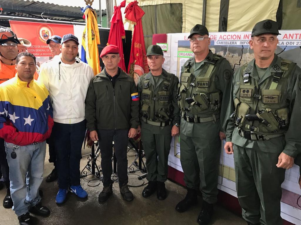 FreddyBernal's tweet photo. Pdte @NicolasMaduro en este momento estamos afinando detalles del ejercicio cívico-militar Plan Zamora 200, desde la parroquia 23 de Enero https://t.co/nM3vmwQxlE