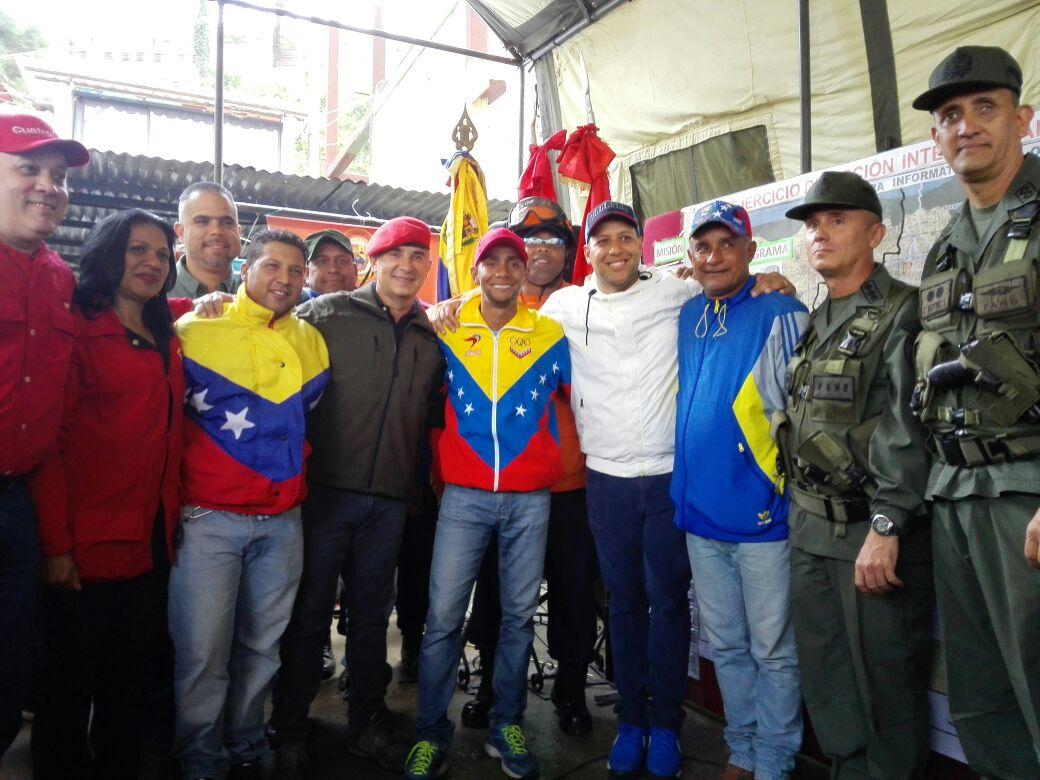 FreddyBernal's tweet photo. Pdte @NicolasMaduro en este momento estamos afinando detalles del ejercicio cívico-militar Plan Zamora 200, desde la parroquia 23 de Enero https://t.co/nM3vmwQxlE