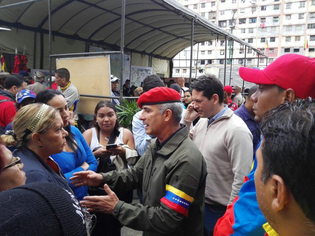 FreddyBernal's tweet photo. Pdte @NicolasMaduro en este momento estamos afinando detalles del ejercicio cívico-militar Plan Zamora 200, desde la parroquia 23 de Enero https://t.co/nM3vmwQxlE