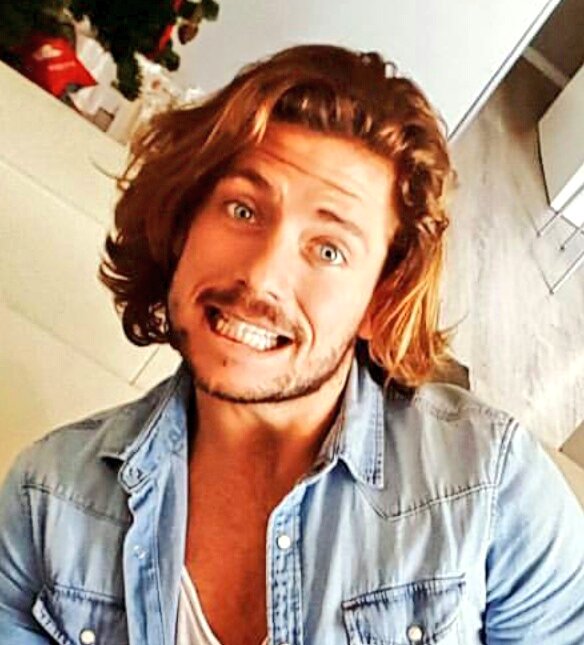 oshooshenta's tweet photo. Aviso a todos los surferos fernandistas 🏄🏄 Domingo 15 de enero a las 19h hagamos ruido. Todos con el hanstag #FERSV17 🏄🏄🏄🏄 #ghdirecto #ghvip https://t.co/AzQmrDxn2H