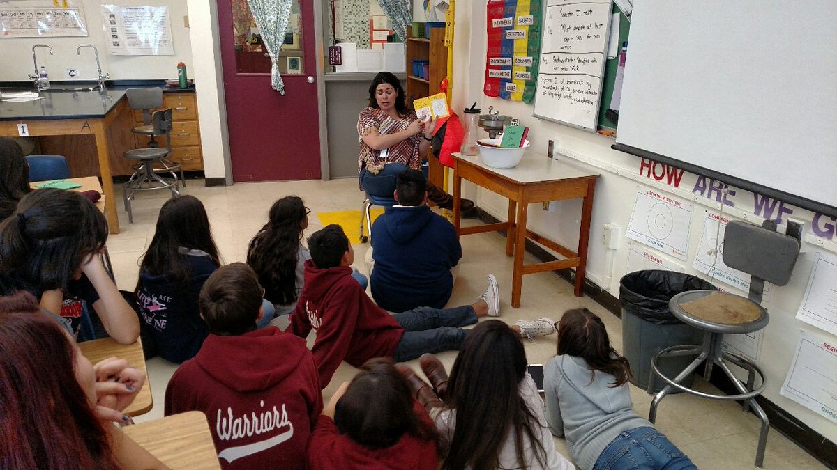 taturner516's tweet photo. Story Time @LincolnMidEP @ELPASO_ISD, Mrs. Alvarado's 7th grade classes sharing their #IBMiddleyears #adaptations, #heredity, #childrensbook https://t.co/wa4IjHlSly