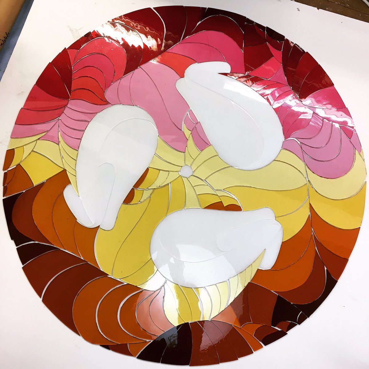 AnnahitaHessami's tweet photo. Collaboration with @INSALAND #stainedglass #insaland #cutglassstudio #maker #annahitahessami https://t.co/l3PDeXohIY