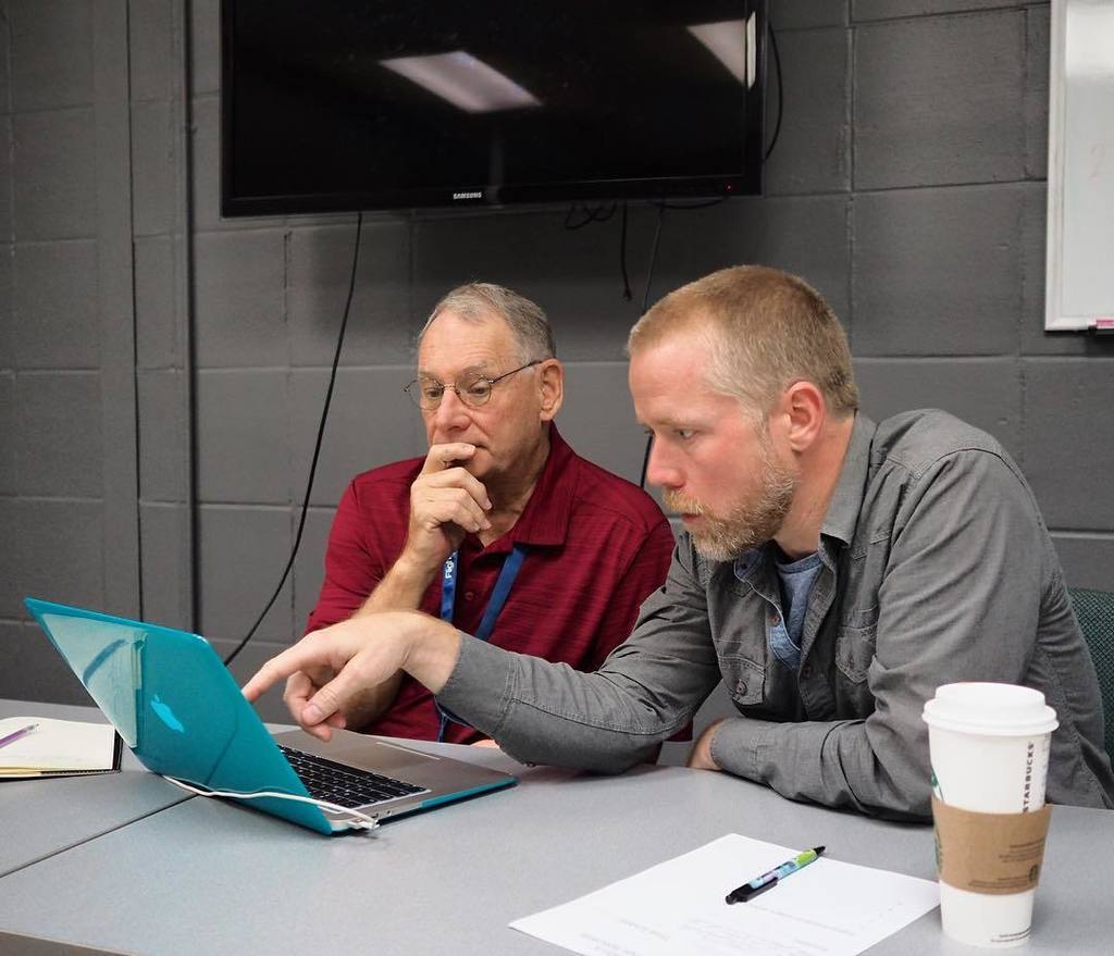 cameraexchange's tweet image. Cosby teaching a 1-to-1 course on Lightroom today w/ Mr. Cook 📝📚🔍 #cameraexchange #education #learning #lightroom #…