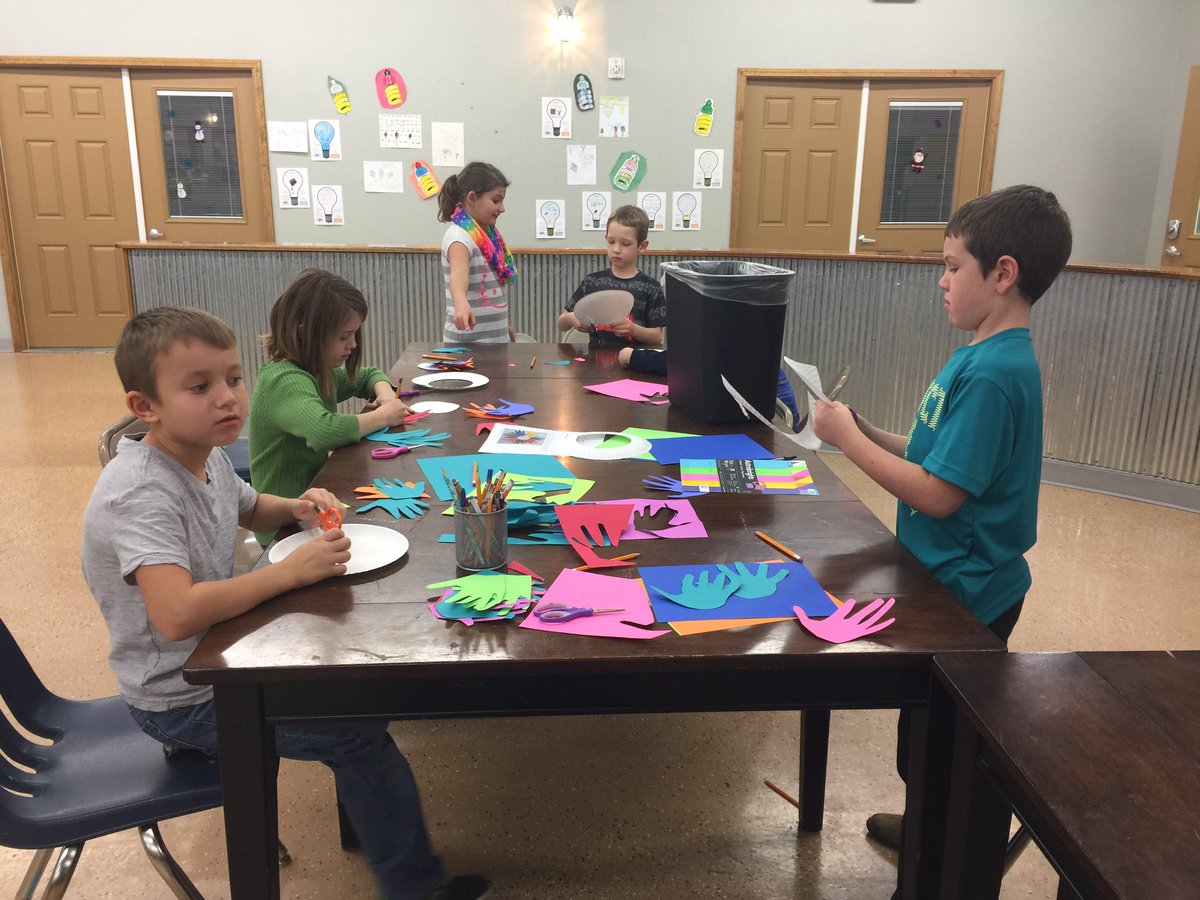 NMCYF's tweet photo. Lots of fun things happening at PowerUp! 😊  #moasn #afterschool https://t.co/YqpWvnQliA