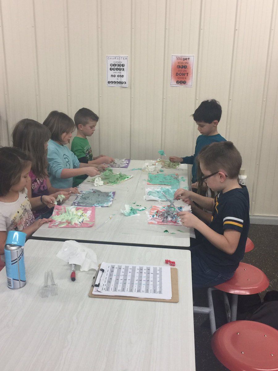 NMCYF's tweet photo. Lots of fun things happening at PowerUp! 😊  #moasn #afterschool https://t.co/YqpWvnQliA
