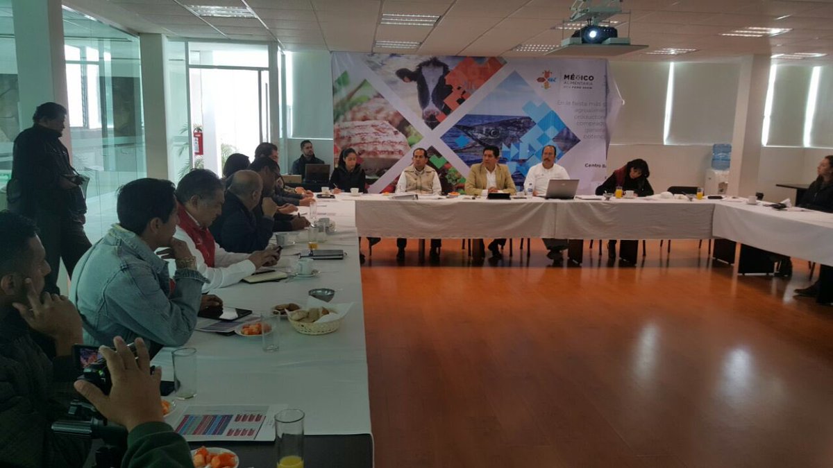 SAGARPAGTO1's tweet photo. Presupuesto orientado al apoyo a pequeños productores, mujeres y jóvenes #ReglasDeOperación2017 https://t.co/HVY4vrkT4V @VIA_Noticias https://t.co/jmlLkHm2WL