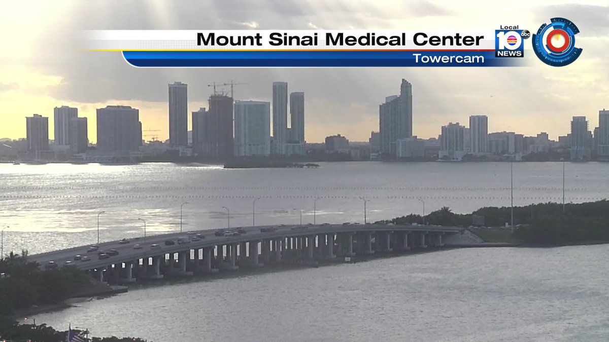 Pretty shot from our Mount Sinai Medical Center towercam. @TrentAricTV says 10-20% chance of an evening shower https://t.co/ulJyqrAE6Y