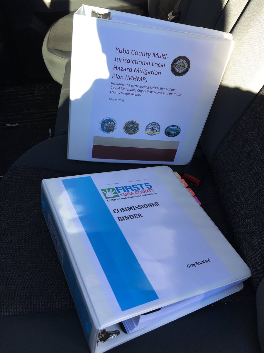 YubaSupBradford's tweet photo. Stopped by the office to grab my mail & noticed a little light reading left there for me. #NewSupervisor #LotsToLearn https://t.co/oyEwS6RuHr