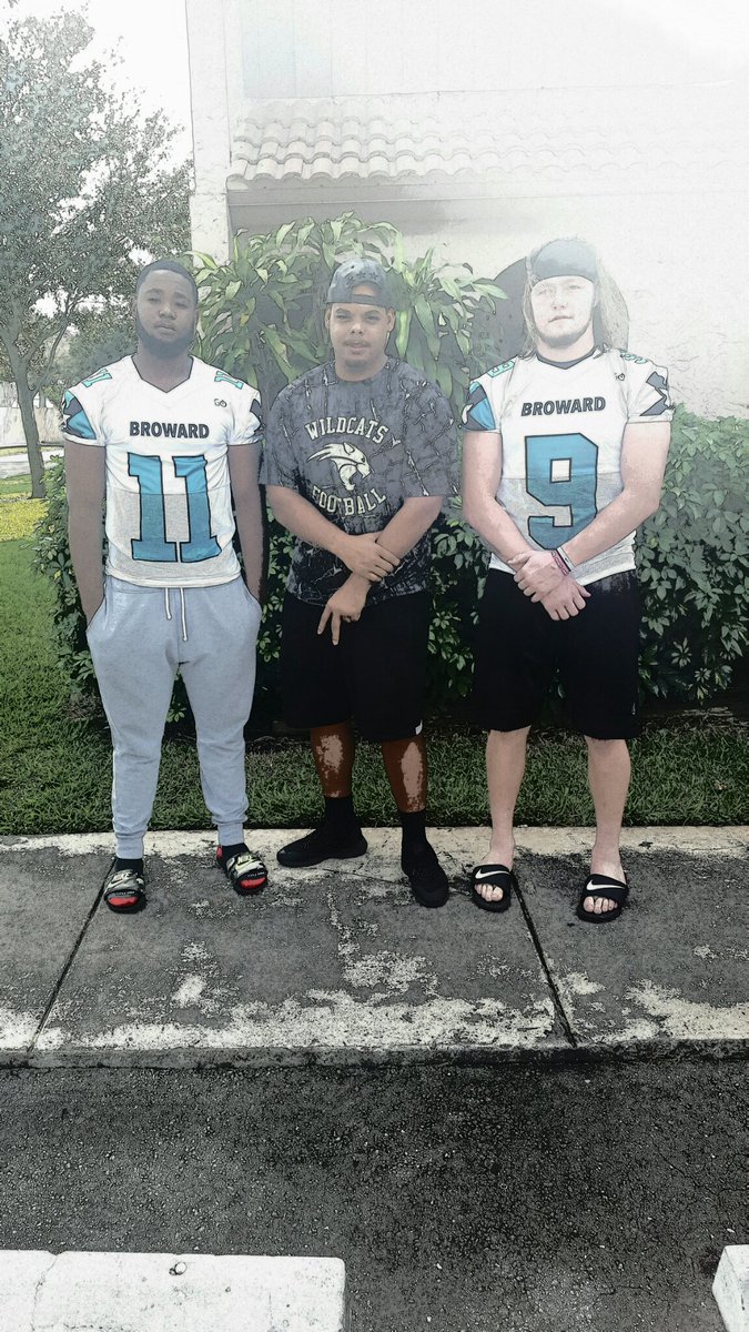 coach_aaron_89's tweet photo. The calm before the storm... #lastride #number1duo #dadevsbroward #twintowers #defense https://t.co/KVUMiLTEi2