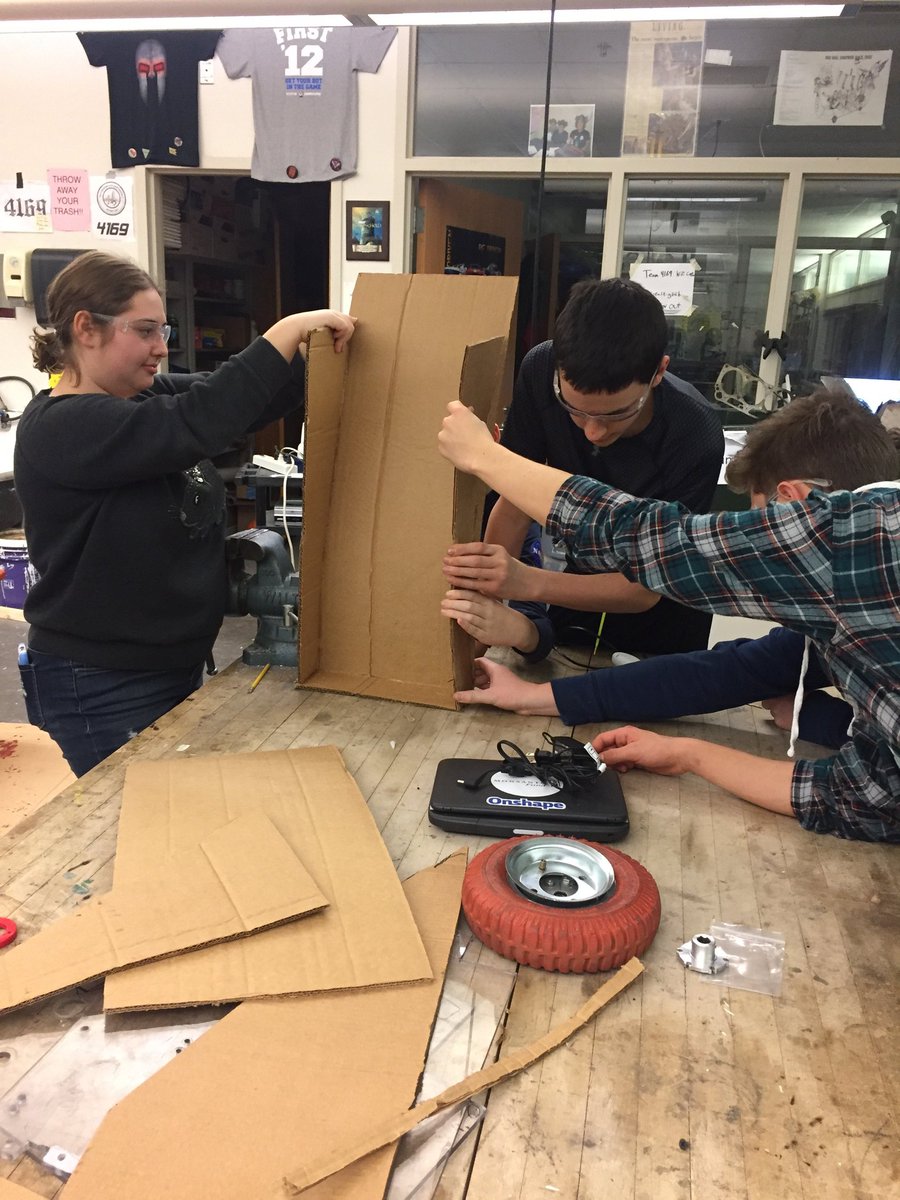 LSrobotics's tweet image. Week 1 Prototyping!!! #omgrobots #lswarriors #warriorrobotics #FIRSTrobotics