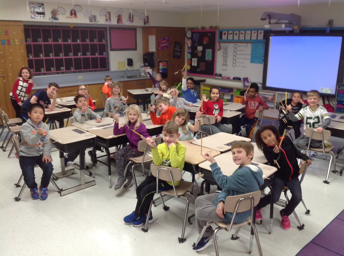 MBMrsJohnson's tweet photo. Working hard on our last balance challenge in science today...the whole class was successful!! 👍😀 #growthmindset #balance&amp;motion https://t.co/qH0YDMauNy