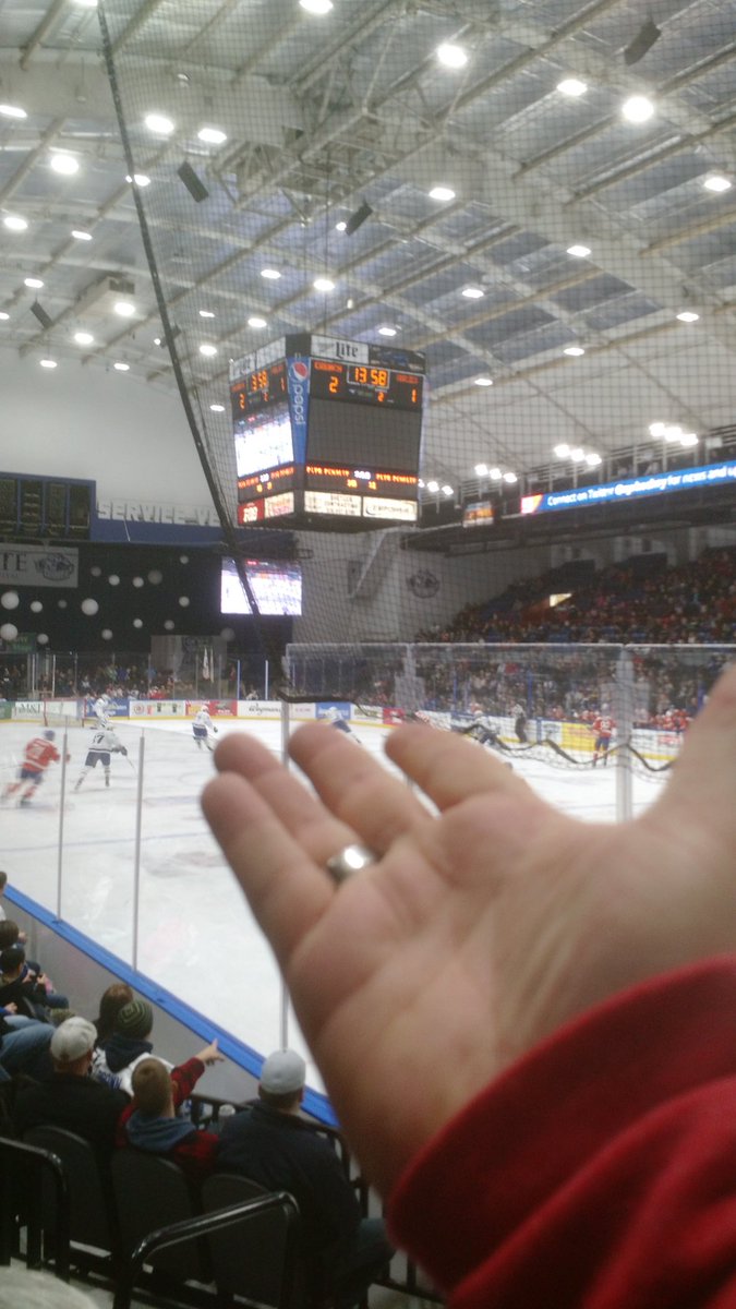 Guinness81's tweet photo. @SyracuseCrunch #TullysPucks
#FixOurScreen #PityPuck
Sec 18, row GG, seat 10 https://t.co/oMW4YEg8nw