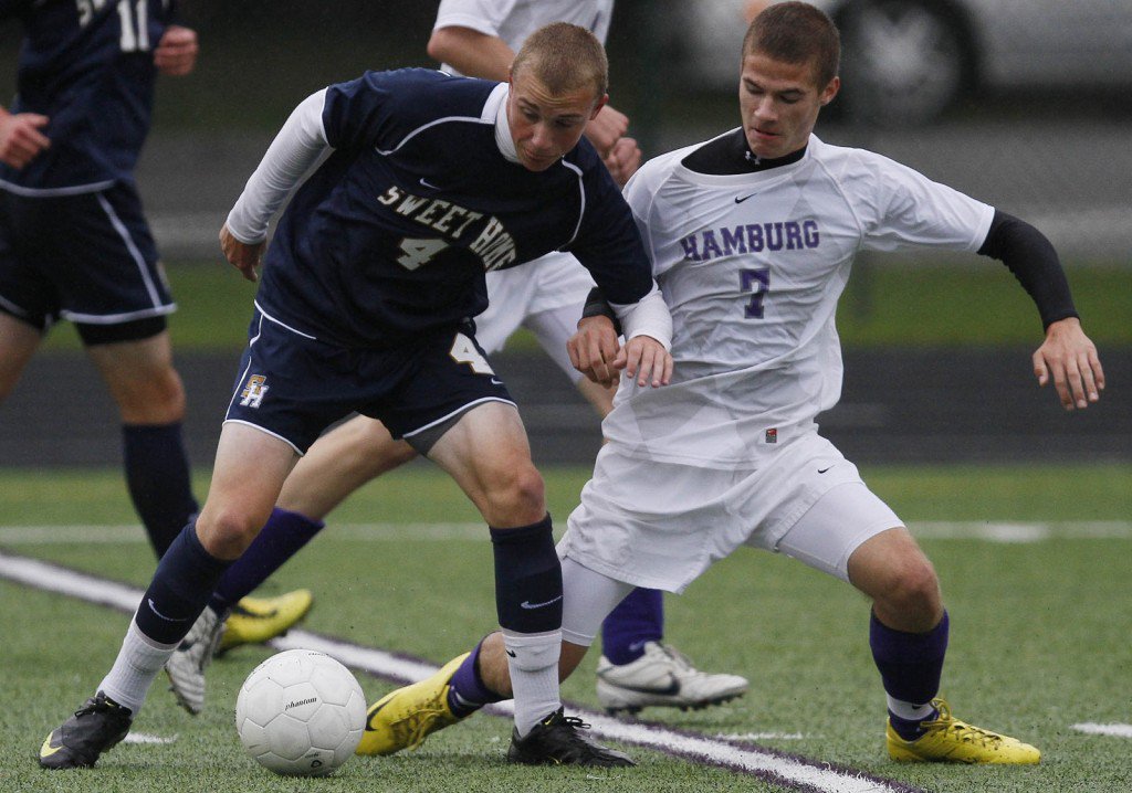 BN_Soccer's tweet photo. From fighting for this loose ball vs. Hamburg to being taken in #MLSSuperDraft, @Liam_Callahan represents the area: https://t.co/GDl1XKWXMG https://t.co/9ruMLde1s5