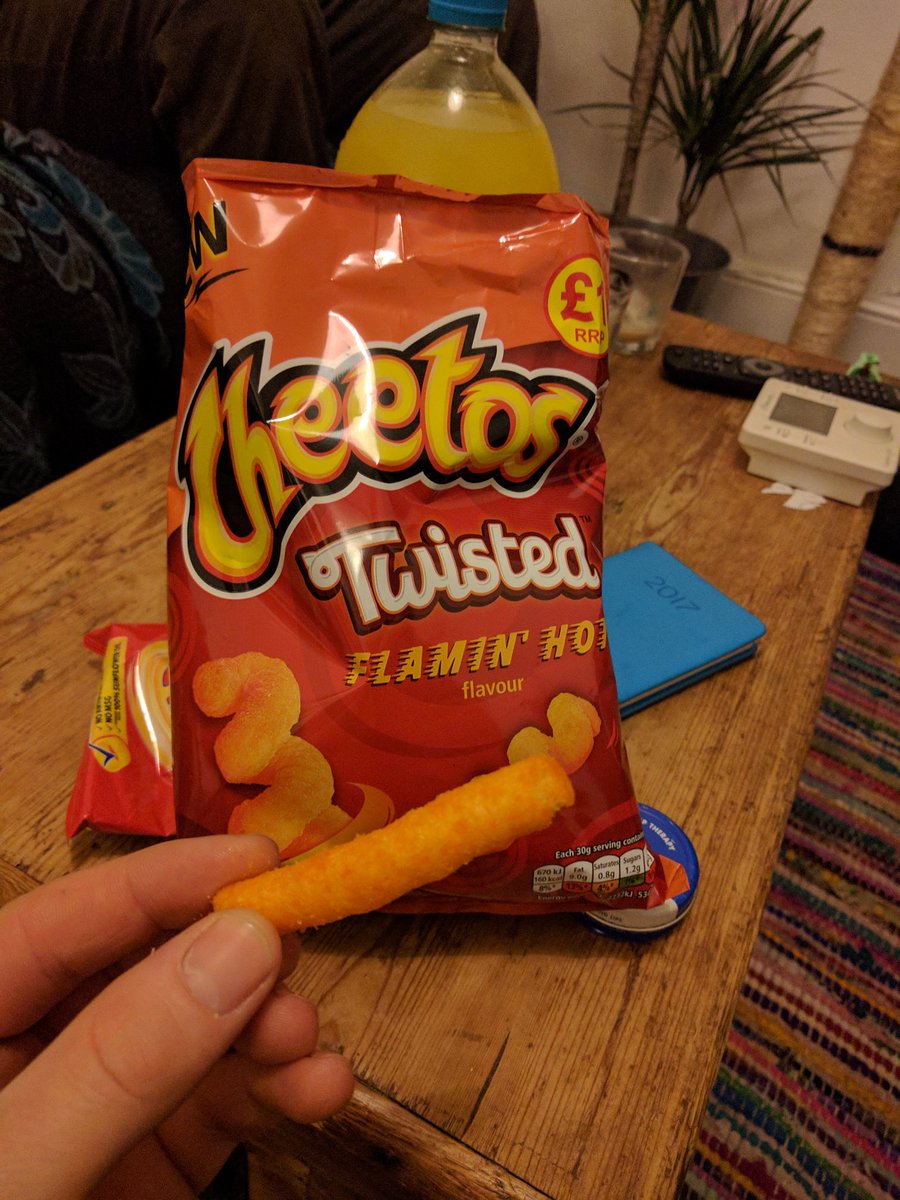 ShinobiPrint's tweet photo. @ChesterCheetah Deeply disgusted by this non curly nightmare in my otherwise lovely packet of TWISTED Cheetos. What can you do to fix this? https://t.co/nVJI3C0YEk