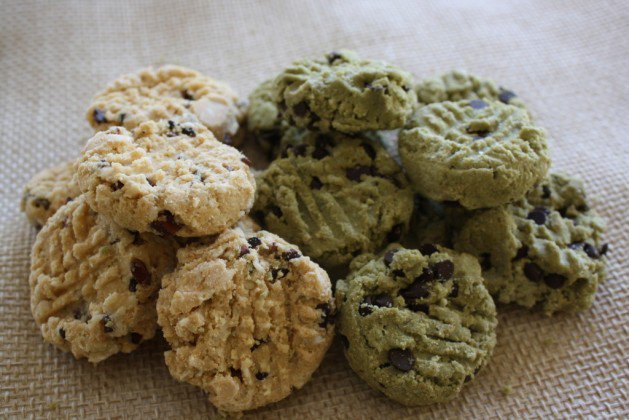 WomensRunning's tweet photo. Craving dessert? These no-bake almond butter cookies are so good: https://t.co/bZkO9sauon https://t.co/VzNZt9vtlo
