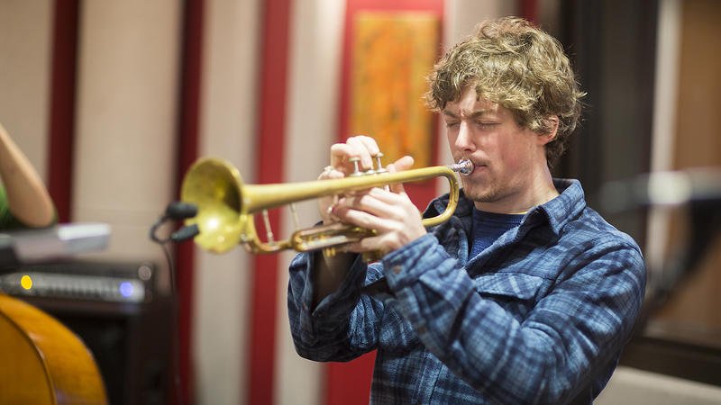 knkxfm's tweet photo. Seattle's Tyrant Lizard Trio: Americana-Fueled Improvisation #knkxStudioSessions #TyrantLizard https://t.co/D69rOe32cW https://t.co/w7MK000pfC