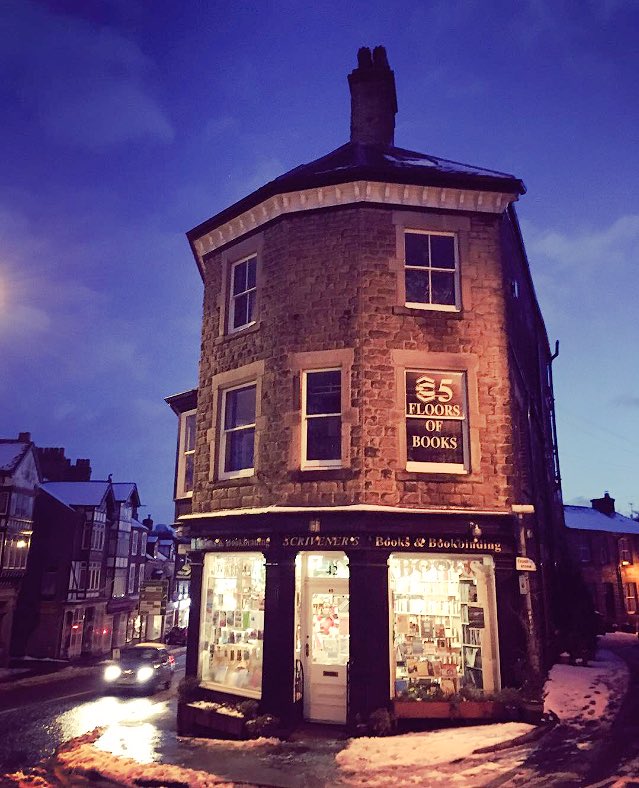 Isn't she lovely? <a href="/ScrivenersBooks/">Scrivener's Books</a> on a snowy evening. #Scriveners #Scrivenersbookshop #bookshop #Buxton #Derbyshire