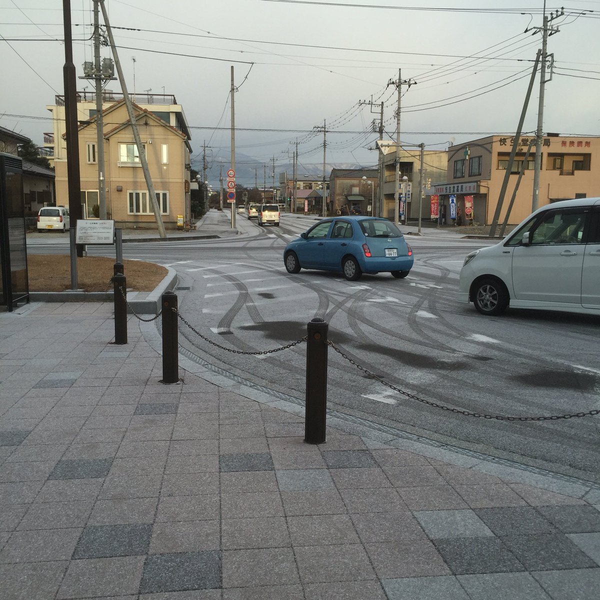 TheWolfBarrage's tweet photo. No crimes here in Nozaki, Tochigi. But, it snows a little bit. Watch your steps, people. It's time to save yourself.
#hero https://t.co/zd0llN1XGH