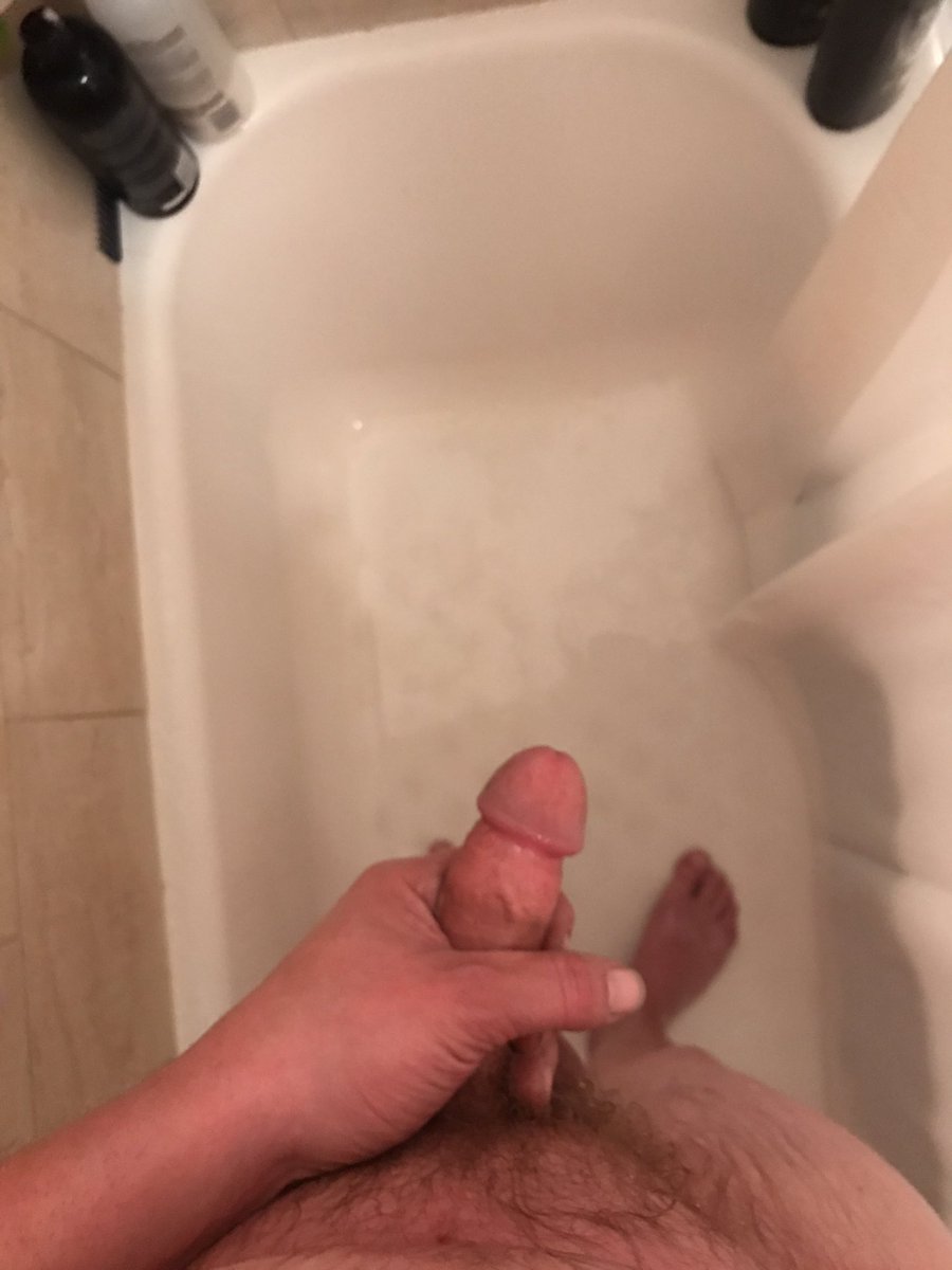DorityDan's tweet photo. Waterproof case= twitter in the Shower.. https://t.co/RusfKhZd7x