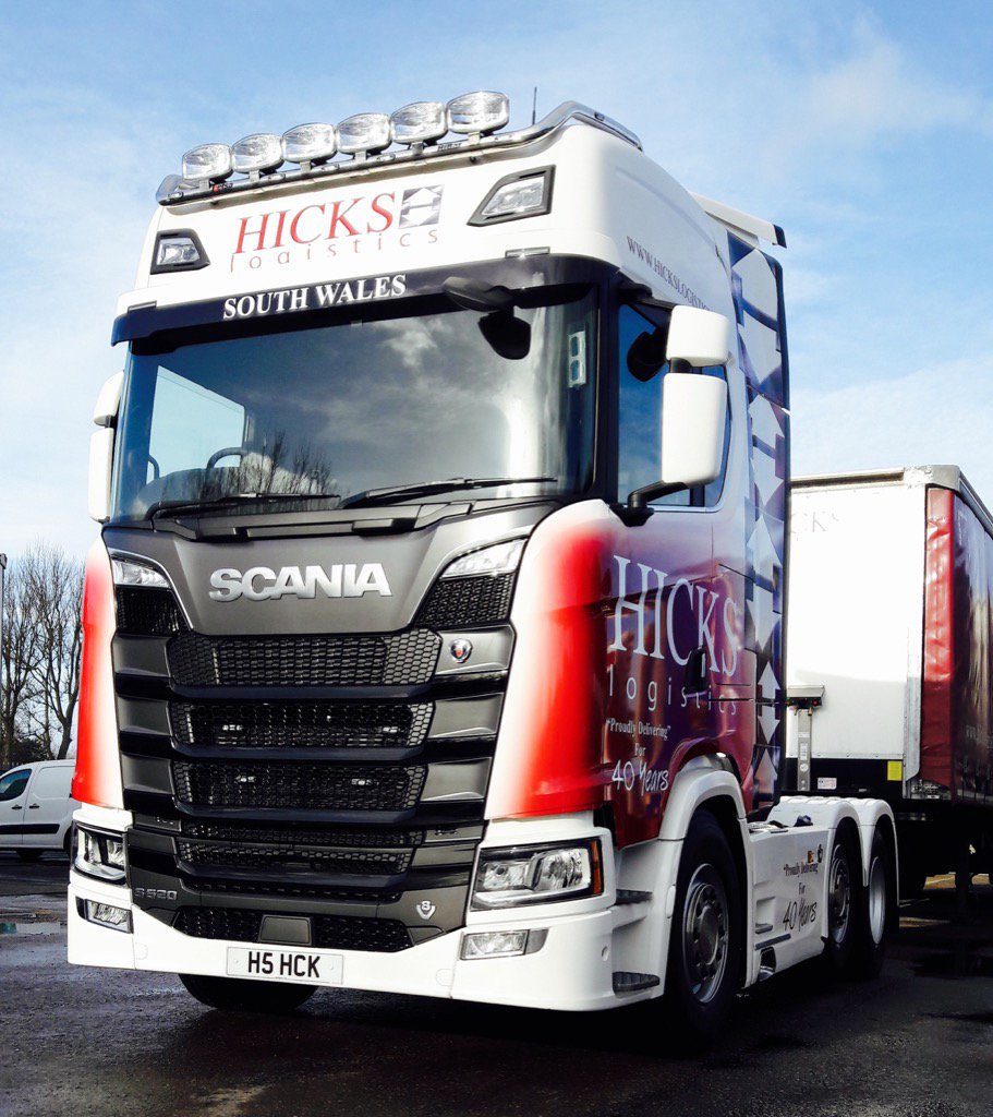 keltruck's tweet photo. #HicksLogistics celebrate 40 years with stunning #NextGenScania S520 #V8 @hickslogistics @ScaniaUK @ScaniaGroup #Scania #ScaniaV8 #Caldicot https://t.co/jfhUR7BpMa