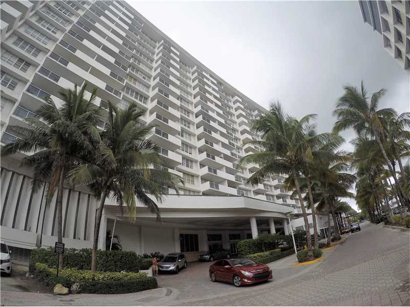 Alvaro Navarro, 50, falls to his death from the side of #SouthBeach building bit.ly/2jrVQjB https://t.co/Ng33EC4oB8