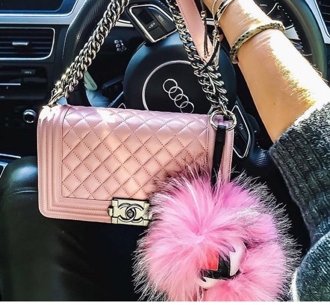 ShoppesatCP's tweet photo. High-end handbag boutique offering bags 30% to 70% off retail. Stop by and check out our collection! Pandora's Purse #chandlerAZ #LetsShoppe https://t.co/zPCH0mK0Od