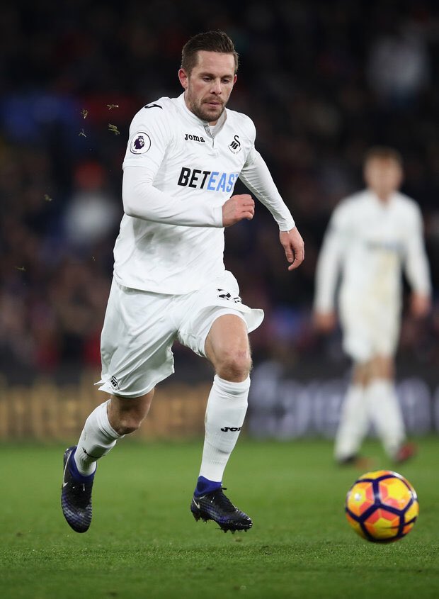 WHUFC_News's tweet photo. West Ham are set to make a £20m bid for Swansea midfielder Gylfi Sigurdsson. [via @DExpress_Sport] https://t.co/j3bzZ9hegA