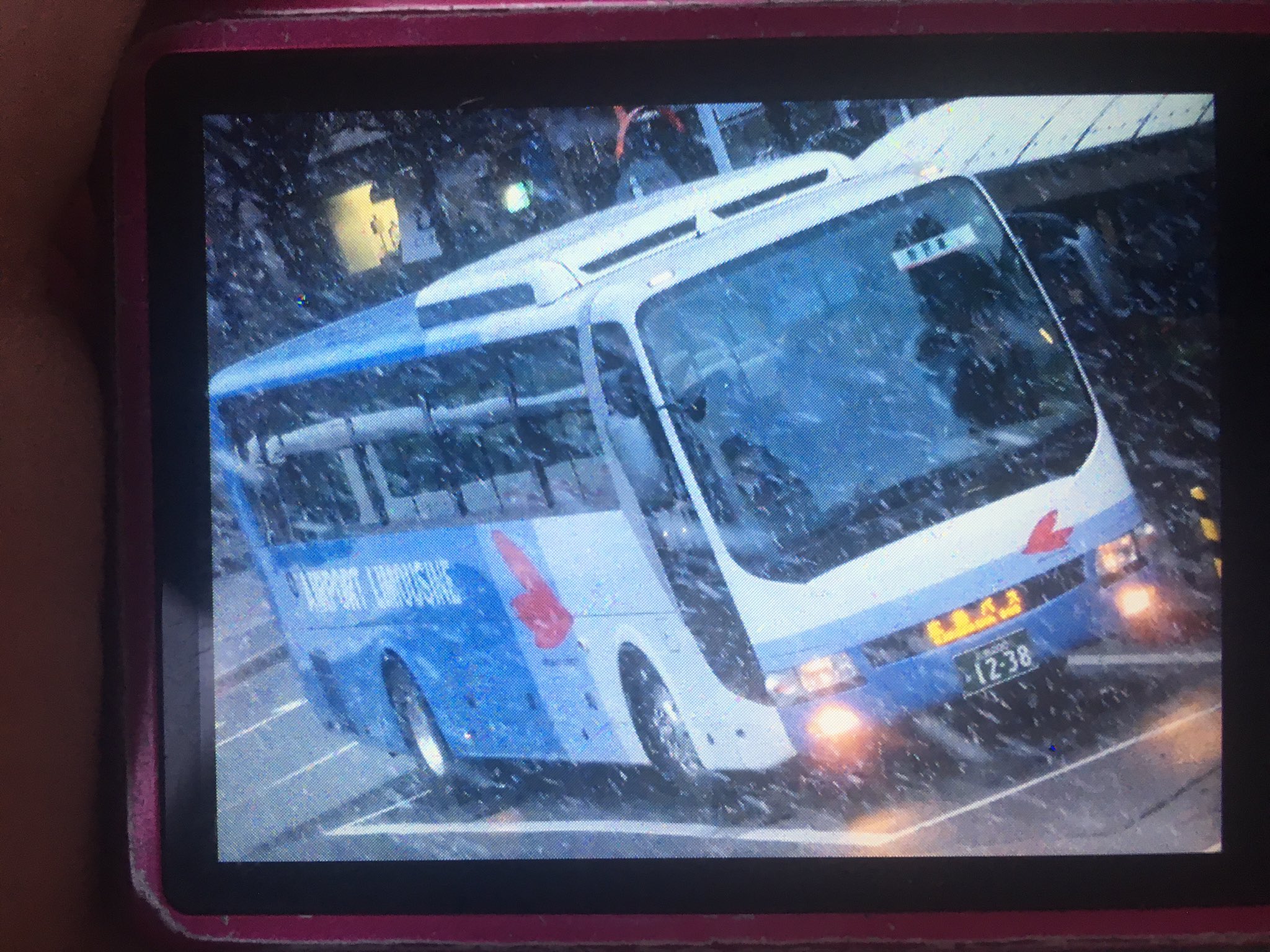京都0か27 27 中筋駅バスターミナルにて 客扱いなしの広島空港リムジンバス教習車 乗車場で停車して その後には降車場所にも停車して教習をされてました その後は右折したので広島空港へ行かれたと思います 広島空港リムジンバス 広島バス 広島0か12