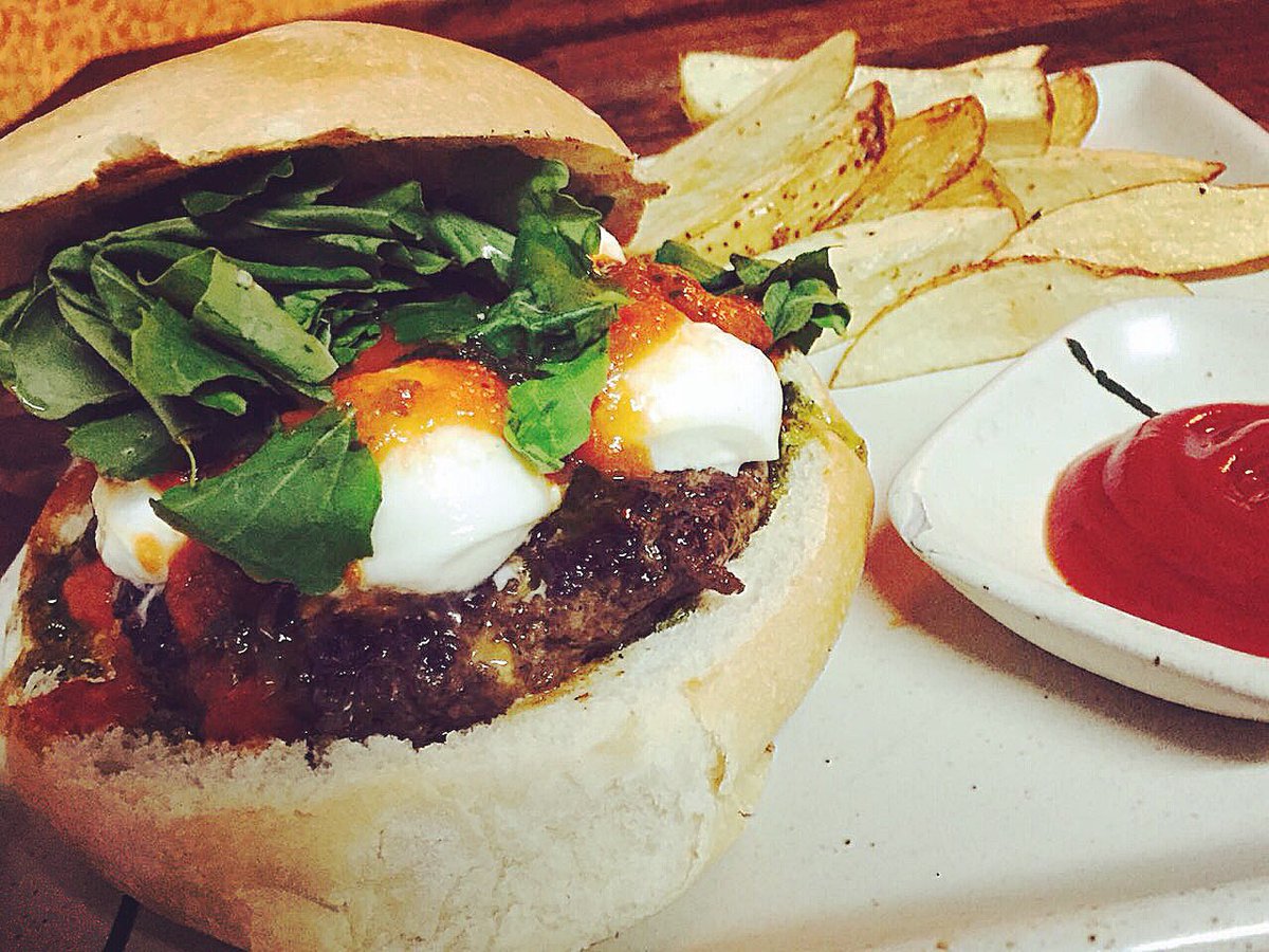 🍔🍔🍔 #MenúVintageEstereo #FoodPorn #Hamburguesa #Burger