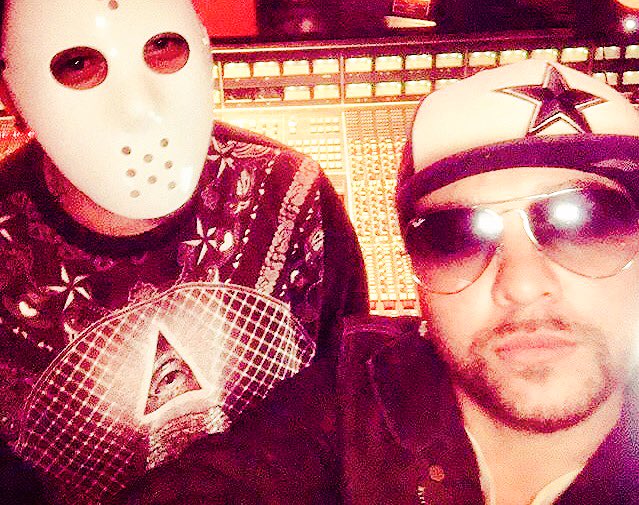 LosEnVivoKings's tweet photo. #Happy #FridayThe13th 🔪 #photooftheday
#Roboticos #357 #222 #MKP #NuevoSencillo Pronto!!! #AbelzLabel #LEVK #AbelTalamantez https://t.co/wJ2plSVLI4
