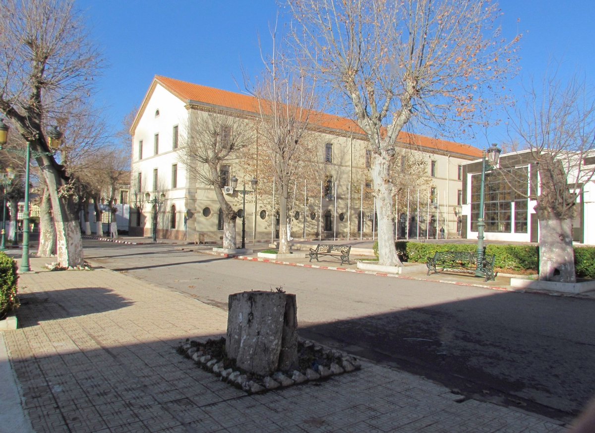 sabermoh4's tweet photo. #photography in #Tlemcen #univercity of 2 buildings one #ancient the other #modern in front of each other.
Check me on #500px
#500pxrtg https://t.co/ryI5CtDUjo