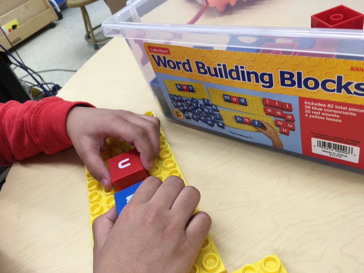 MsJiJionline's tweet photo. With word building blocks, we worked on three letter words @PLASP_CCS @PeelSchools #plasp #earlylearnimg #language https://t.co/QQhpitpVI8