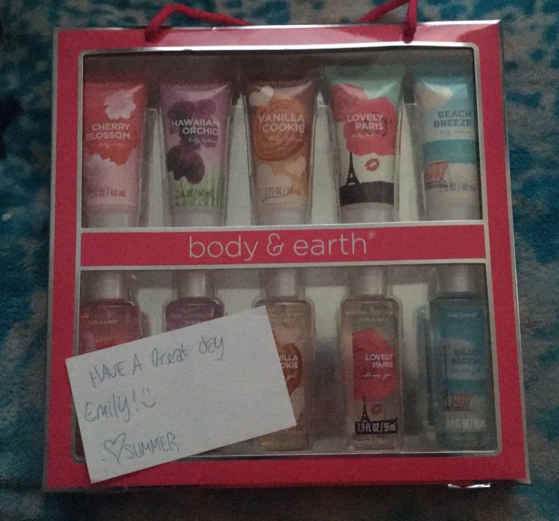 EmilysFunLife's tweet image. Just got home from work to find my package from @summerrr_c is here!! Thank you Summer!! I absolutely love it!!