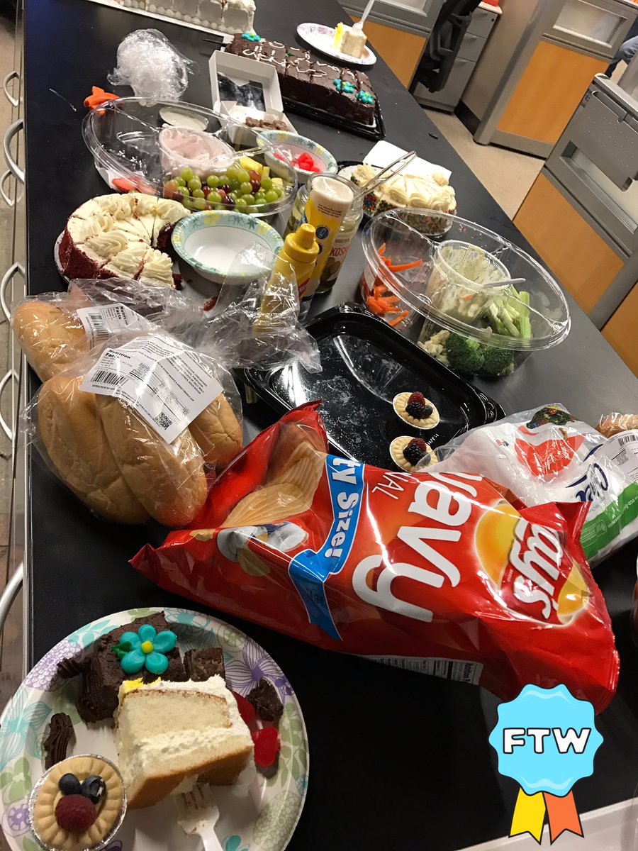 CimCity's tweet image. Yeah, this is normal. Mustard, grapes 🍇and cake all before noon. #newsroom #tvdiet #resolutionfail #stomach #2newsam