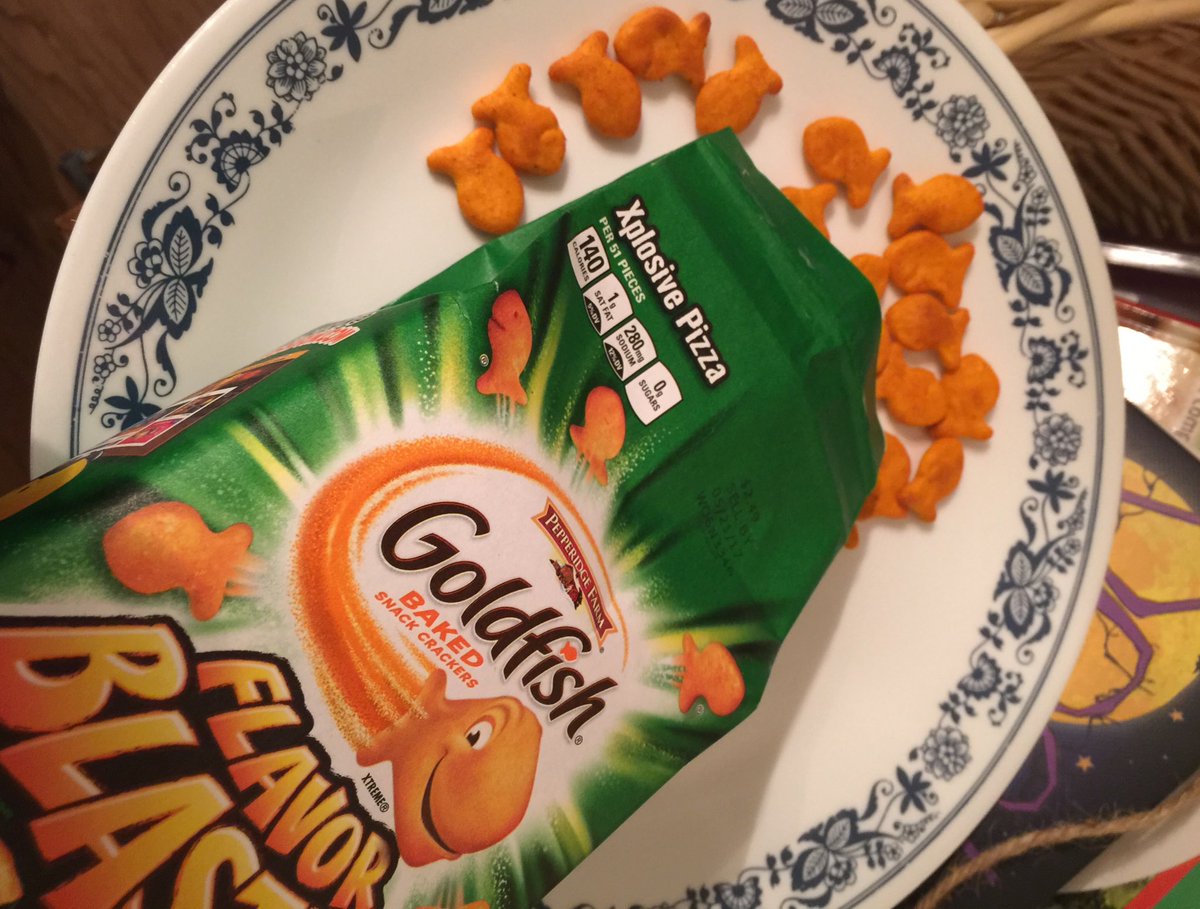 DinosaurDracula's tweet image. for every retweet this gets I will eat one (1) flavor blasted pizza goldfish