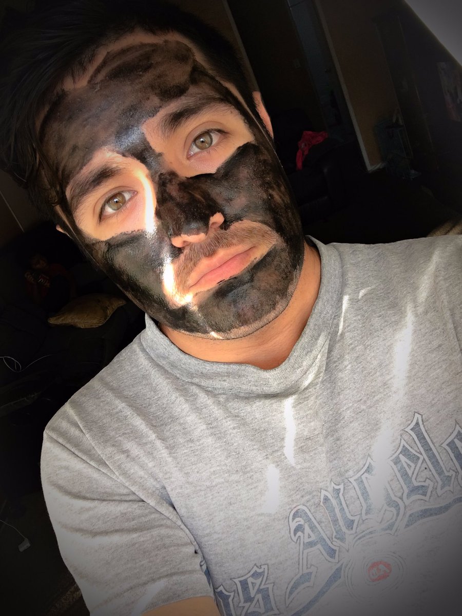 Juanito1993's tweet photo. Starting my after noon off with the @boscia #LuminizingBlackMask treatment. Gotta keep this skin snatched! ๐ https://t.co/e1QjoxZuPw