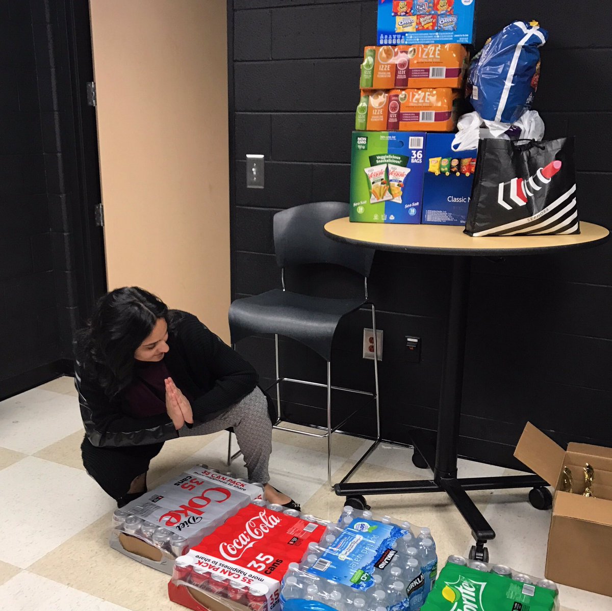SkyForensics's tweet photo. Your favorite captains just finished setting up for Skytational! Hopefully everything goes SWELL tomorrow! https://t.co/TehrH8HhcS