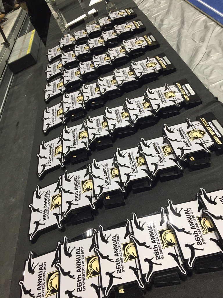 ArmyWP_Gym's tweet photo. 🏆 who is going home with one of these tonight? #GoArmy #WestPointOpen https://t.co/OMox0T7OZp