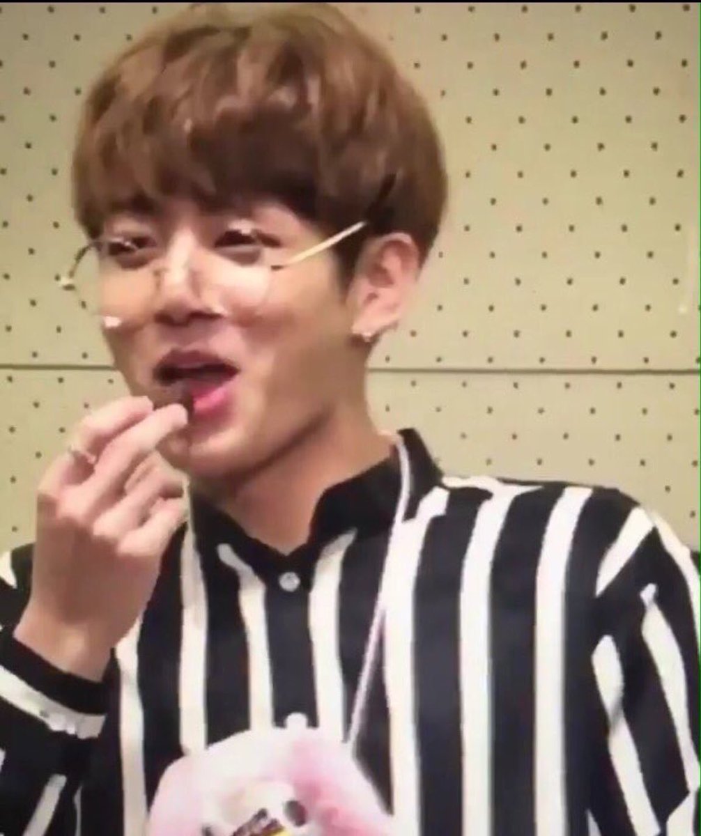 secretrose92's tweet photo. #WTFbangtanisoverparty when I first saw the hashtag vs after. https://t.co/NE6cvnotLc
