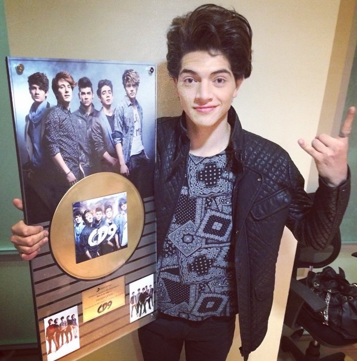 hiromiruizz's tweet photo. #ThrowbackSomosCD9 WOW todo lo que an logrado https://t.co/IuJ1JQ4wzQ