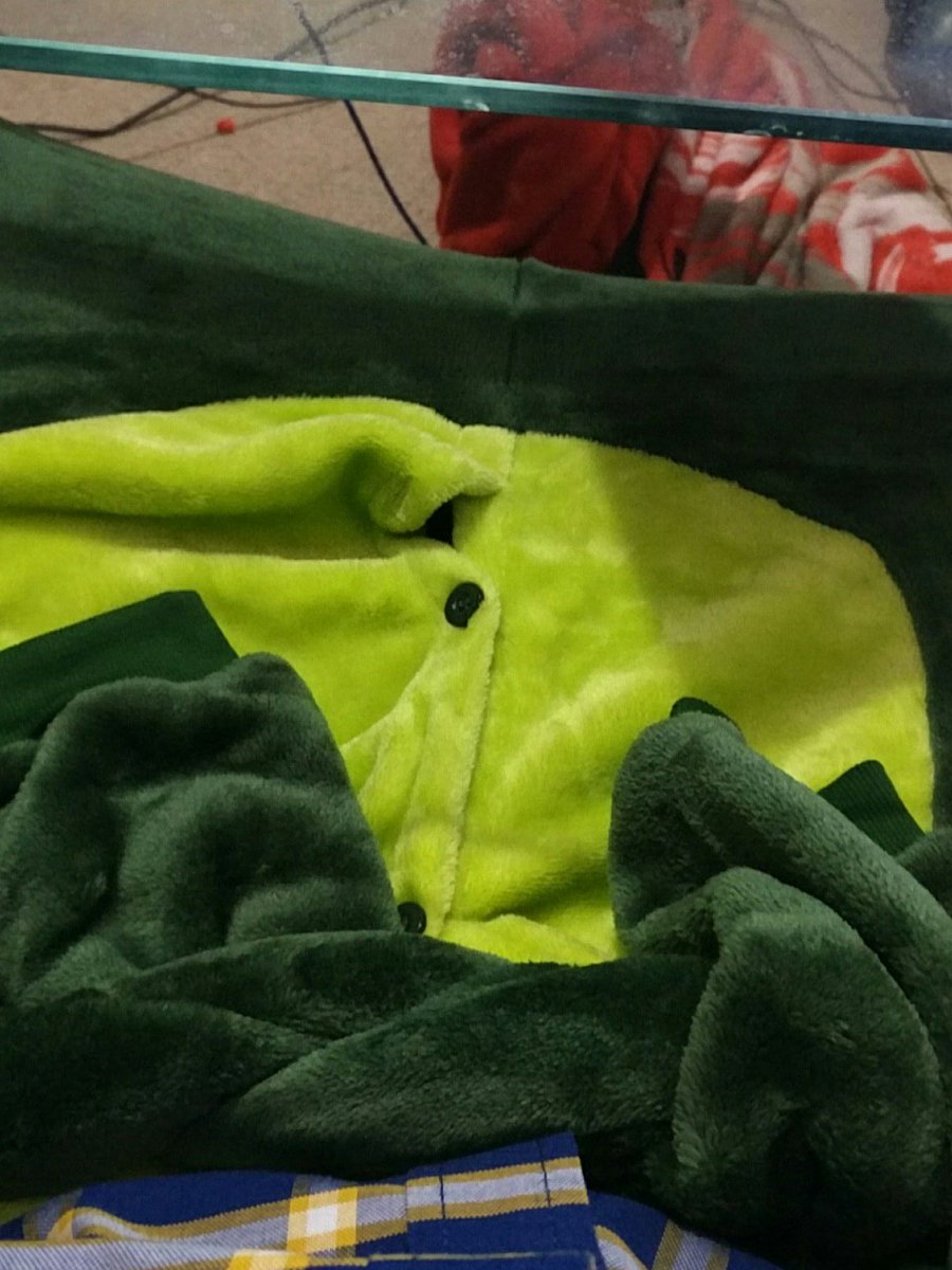 Zilverk's tweet photo. Cuando no encuentras pantalones... https://t.co/DBLr1D8EED
