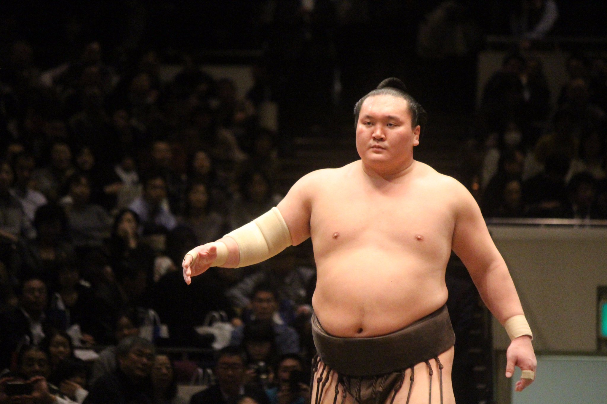 хакухо серьезен