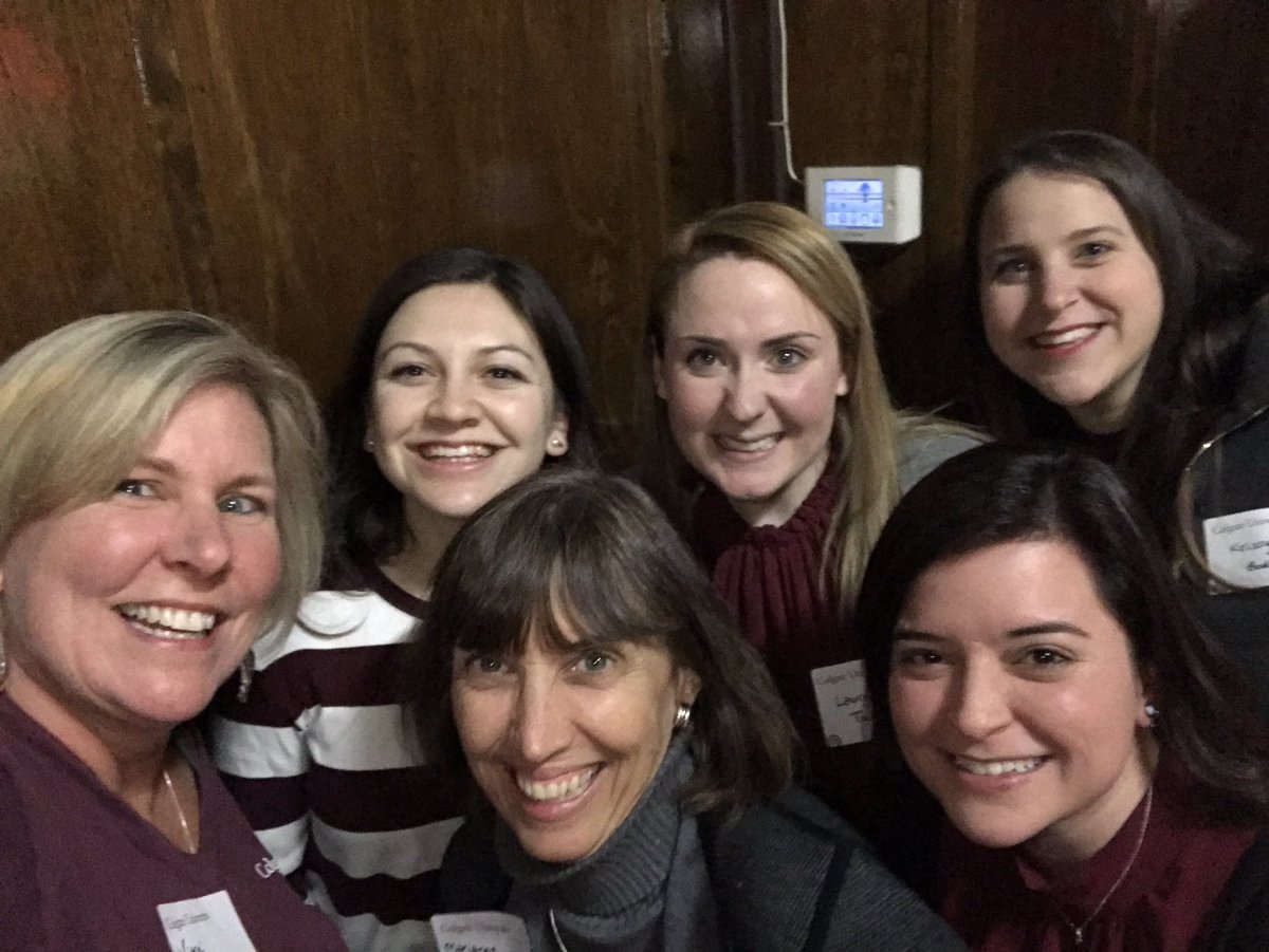 ColgateClubCLE's tweet photo. Happy #colgateday from the 216!! @colgateuniv https://t.co/jQ56G3lGAR