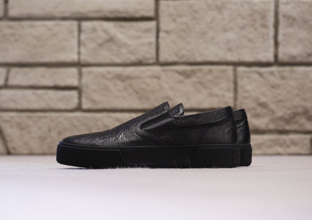 balenciaga multimatiers monochrome slip on