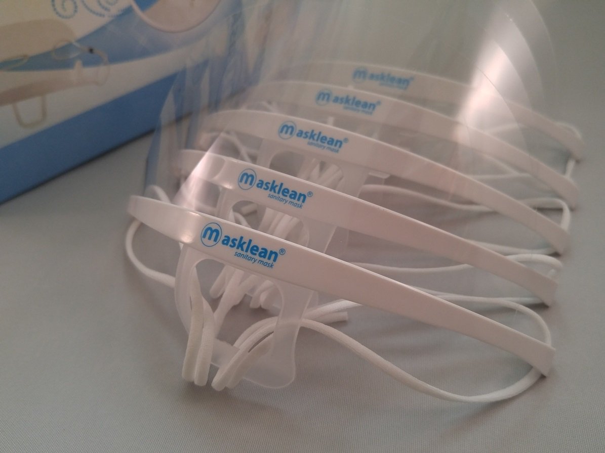 masklean's tweet image. Now one microfiber pouch is included in a box of 5 masks. The microfiber pouch can also be used as cleaning cloth!