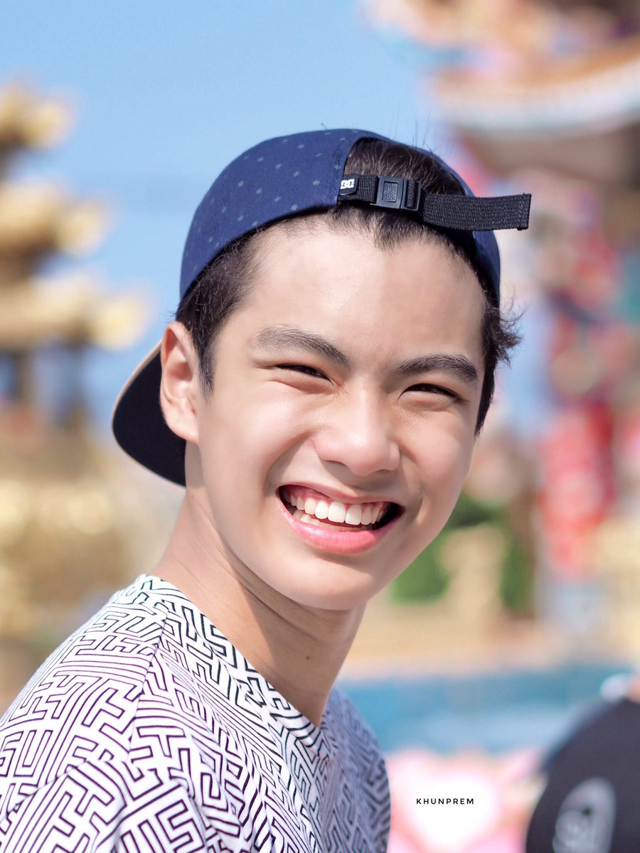 khunpremm's tweet photo. ภวัต คนเดิม เพิ่มเติมคือ เข่าเป็นแผล

#ohmpawat 
@ohmpawatt 
#makeitrighttheseries https://t.co/zbRbRsv1a1