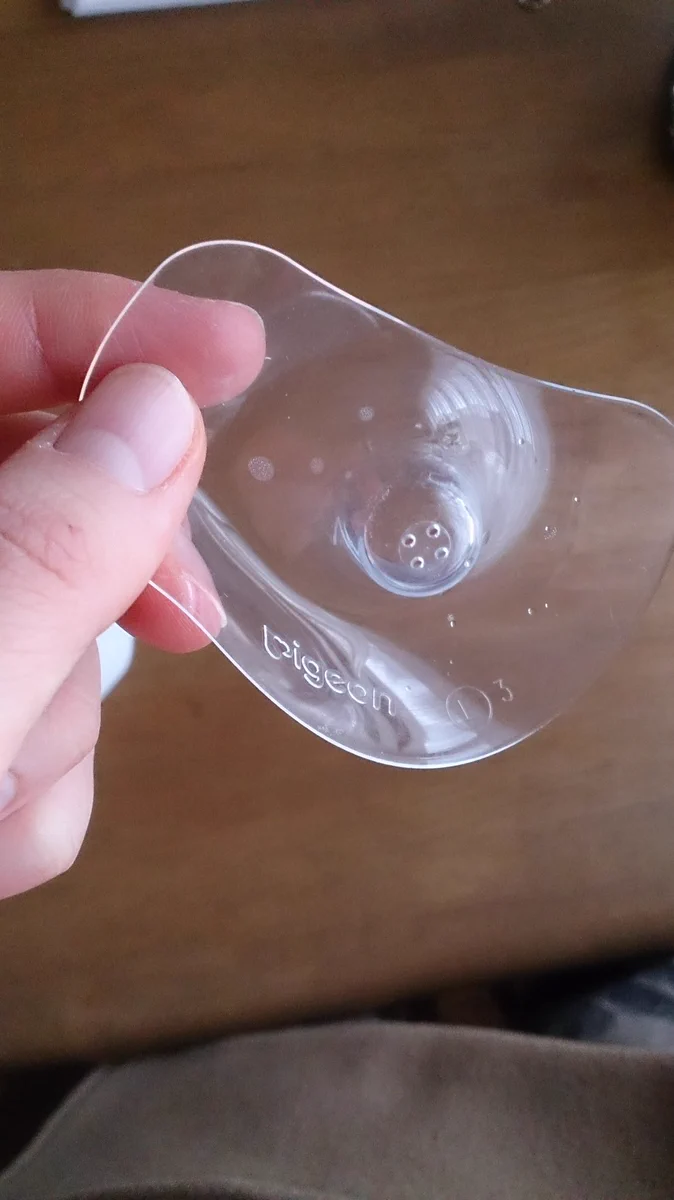 授乳中のお母さんへ！乳頭保護器というアイテムが痛くなくて便利らしいです！！！