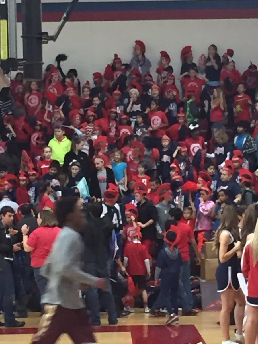 Lots of future Titans in the gym for tonight's Titans vs Coyotes contest